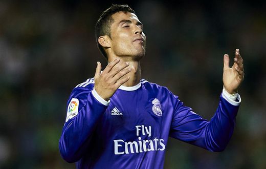 ___5613438___https:______static.pulse.com.gh___webservice___escenic___binary___5613438___2016___10___25___15___cristiano-ronaldo-cropped_1wmtng2z11kn816wavvc3oybeo