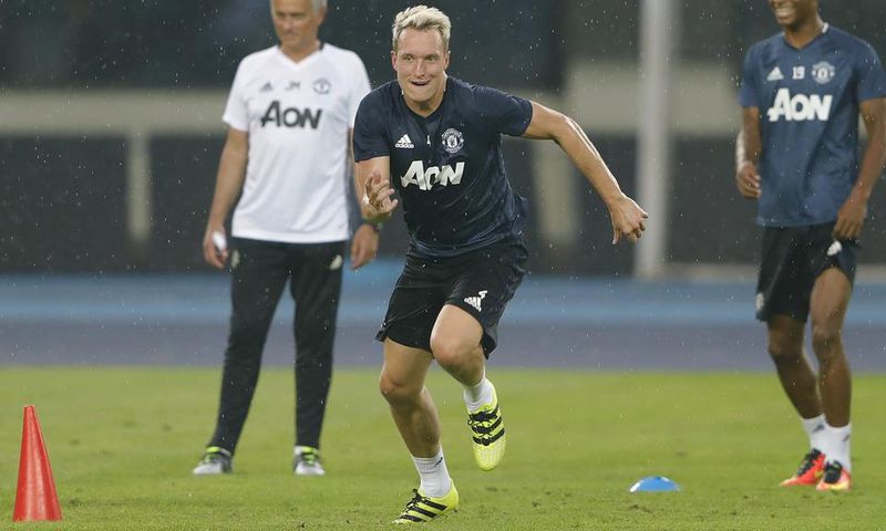 ___5408105___https:______static.pulse.com.gh___webservice___escenic___binary___5408105___2016___9___14___20___philjones-cropped_3wx0qvqmjbq71iq8kx6np5295
