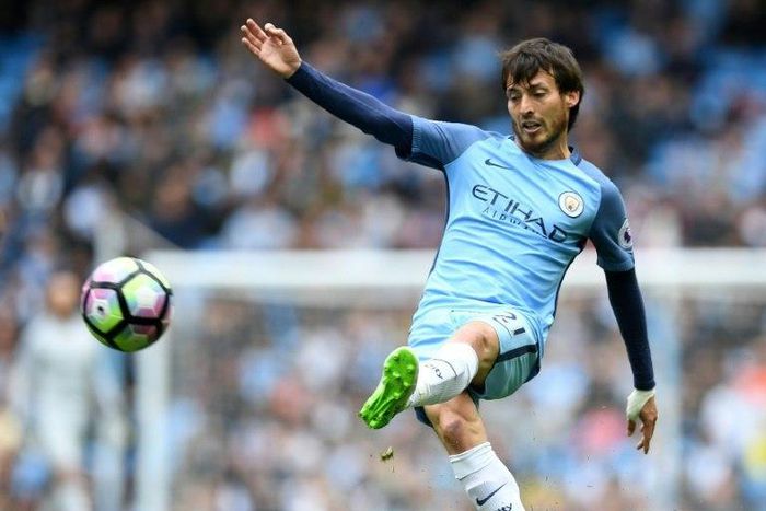 Manchester City's David Silva crosses the ball during the Premier League match against Crystal Palace at the Etihad Stadium on May 6, 2017