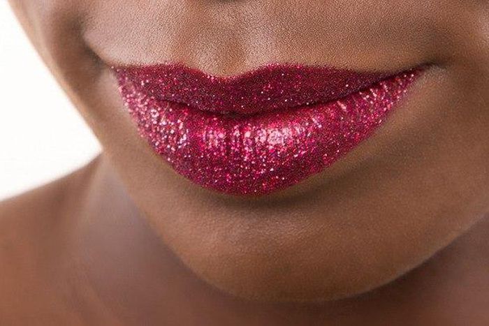 ___5014446___https:______static.pulse.com.gh___webservice___escenic___binary___5014446___2016___5___10___9___diy-glitter-lips