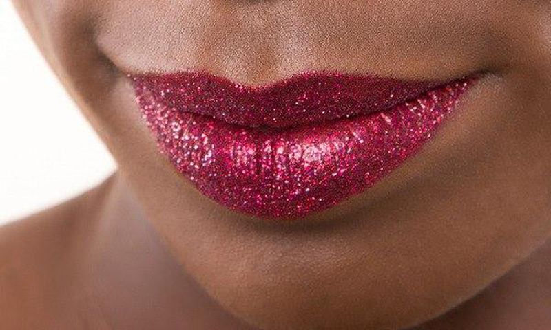 ___5014446___https:______static.pulse.com.gh___webservice___escenic___binary___5014446___2016___5___10___9___diy-glitter-lips