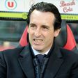 Paris Saint-Germain's Spanish headcoach Unai Emery looks on during the French Ligue 1 football match Guingamp against PSG (Paris Saint Germain) December 17, 2016
