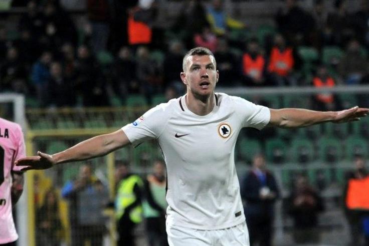 Roma's forward from Bosnia-Herzegovina Edin Dzeko celebrates after scoring during the Italian Serie A football match Palermo vs AS Roma, on March 12, 2017