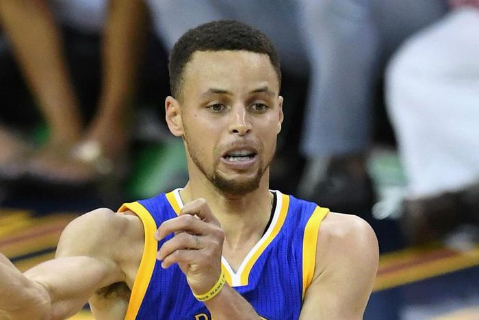 ___5455251___https:______static.pulse.com.gh___webservice___escenic___binary___5455251___2016___9___5___6___stephencurry-cropped_1vd11i97h2wft10paz3y2pkdo5_2