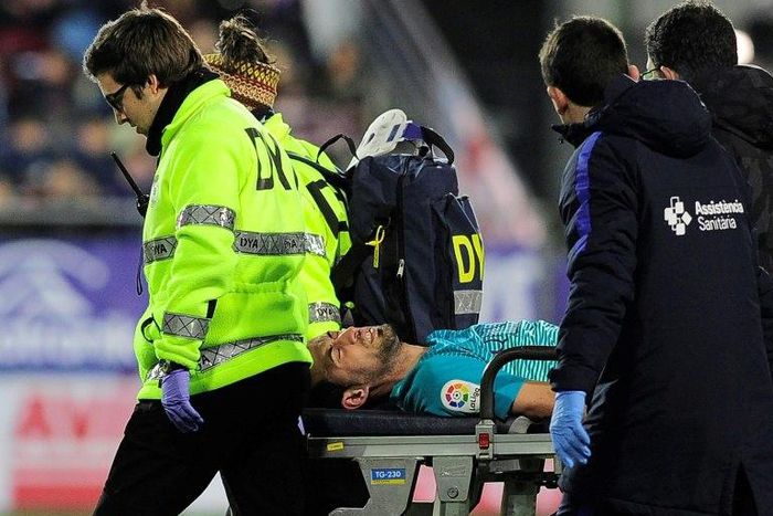 Barcelona's midfielder Sergio Busquets is stretched out during the Spanish league football match SD Eibar vs FC Barcelona at the Ipurua stadium in Eibar on January 22, 2017
