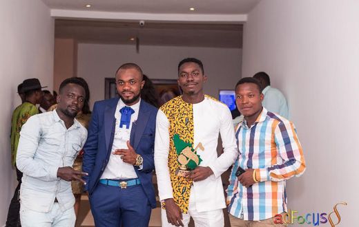 Sayvee (in blue suit) poses for photos at the maiden edition of Western Music Awards