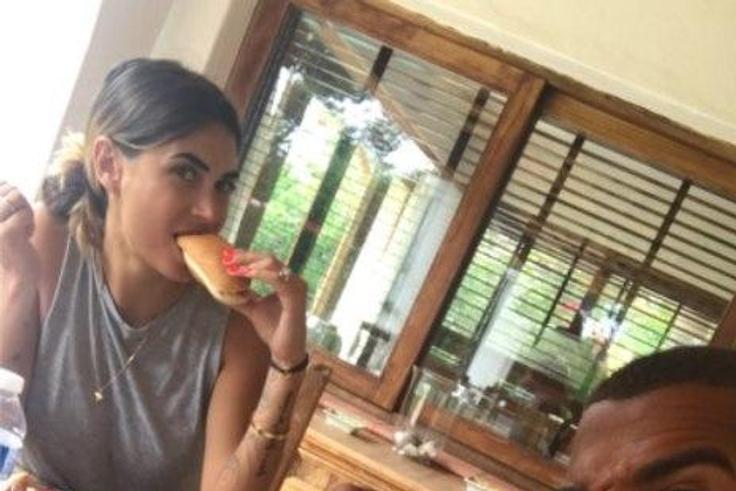 ___6798841___https:______static.pulse.com.gh___webservice___escenic___binary___6798841___2017___6___7___16___Melissa-Satta-e-Boateng-mangiano-gli-hot-dog