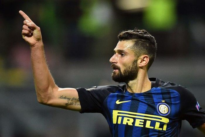 Inter Milan's midfielder Antonio Candreva celebrates after scoring a goal against Southampton on October 20, 2016