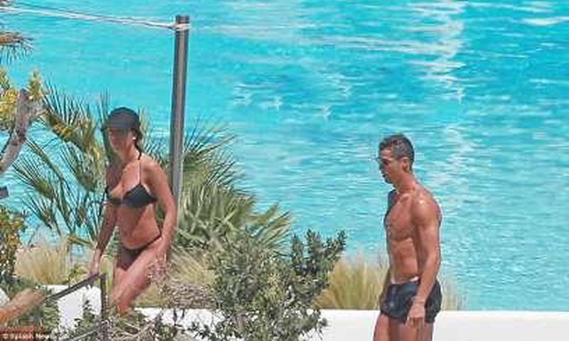 ___6651844___https:______static.pulse.com.gh___webservice___escenic___binary___6651844___2017___5___9___22___Cristiano-Ronaldo-and-his-girlfriend-Georgina-Rodriguez-_2