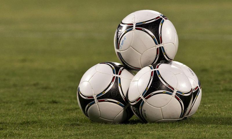 ___4430224___https:______static.pulse.com.gh___webservice___escenic___binary___4430224___2016___10___23___20___footballs-cropped_8cd1kry9ctvs16h55tpax0r4p