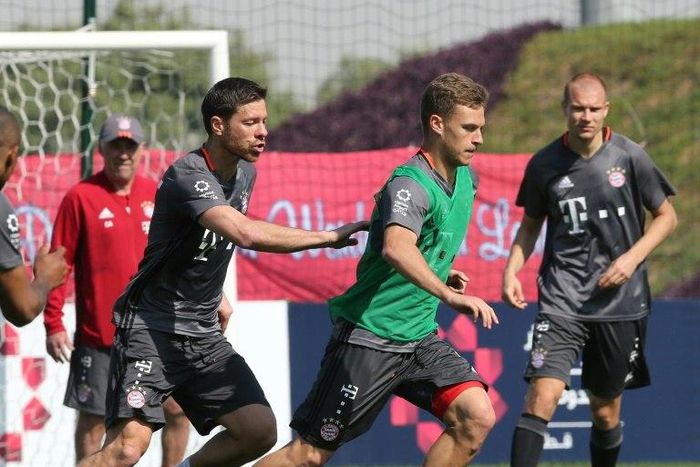 Bayern Munich's players take part in a training session at the Aspire Academy in Doha, on January 8, 2017