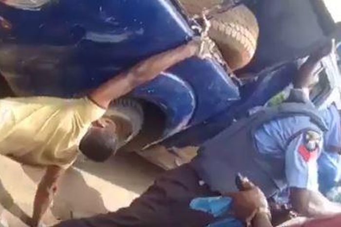 Man handcuffed to moving police van in Edo state