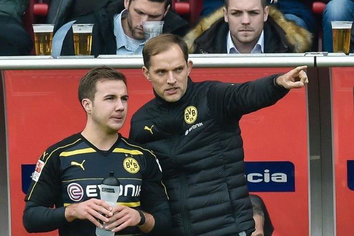 Dortmund's head coach Thomas Tuchel gives midfielder Mario Goetze instructions on October 22, 2016