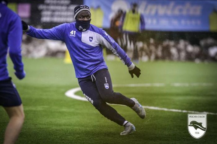 ___6358784___https:______static.pulse.com.gh___webservice___escenic___binary___6358784___2017___3___12___18___muntari.pescara.2017.750x450