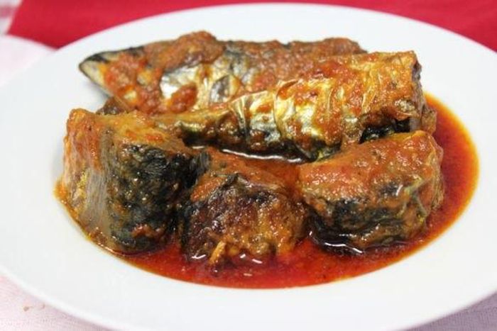 Mackerel in tomato sauce