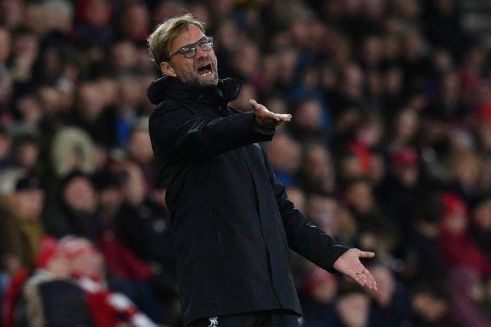 Liverpool manager Jurgen Klopp shouts instructions during the match against Southampton at St Mary's Stadium on November 19, 2016