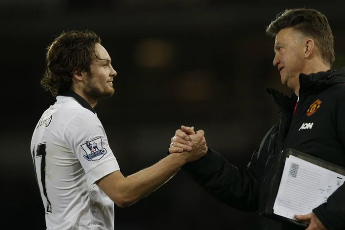 ___5070539___https:______static.pulse.com.gh___webservice___escenic___binary___5070539___2016___5___24___17___daley-blind-van-gaal-cropped_157ci1a69us4x1upi70l90xmnx_1