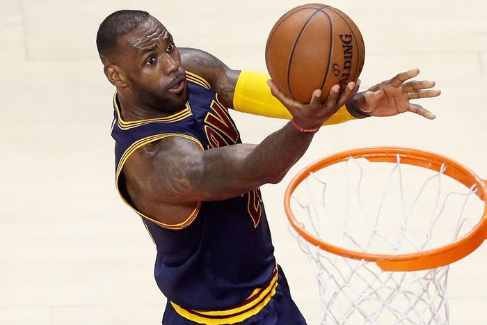 ___5084872___https:______static.pulse.com.gh___webservice___escenic___binary___5084872___2016___5___28___14___lebronjames-cropped_lm2ku1q95ehg11zlwbdkk6tjq_2