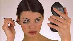 How to apply mascara