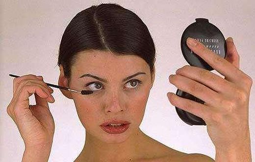 How to apply mascara