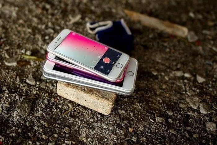 Mobile phones (illustration)