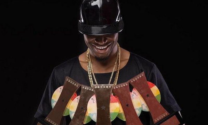 EL flaunts his plaques