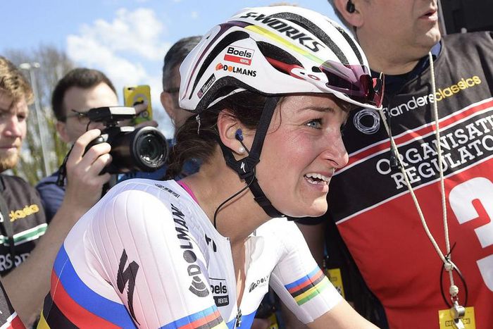 ___5350418___https:______static.pulse.com.gh___webservice___escenic___binary___5350418___2016___8___7___16___lizziearmitstead-cropped_oy9fw3ekq2io1f6s77o1uq89f