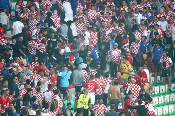 ___5164935___https:______static.pulse.com.gh___webservice___escenic___binary___5164935___2016___6___20___21___croatia-fans-cropped_1bjjjyi00s8q310ohlh9vk8jwr_2