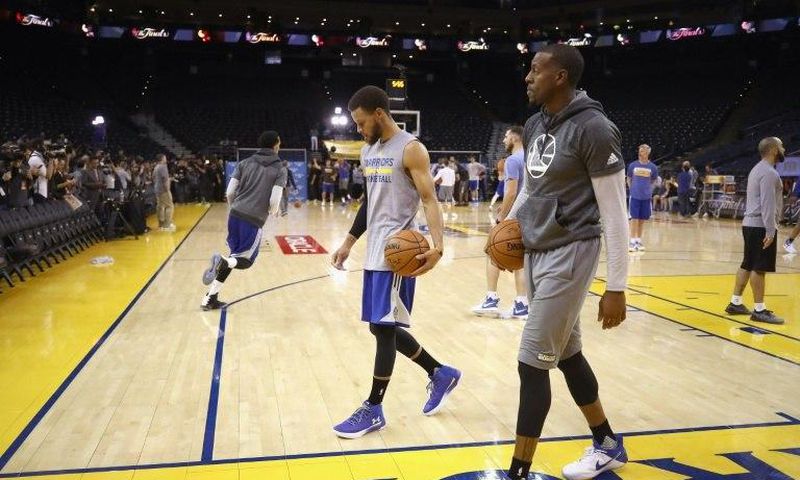 Stephen Curry and Andre Iguodala of the Golden State Warriors practice for the 2017 NBA Finals on May 31, 2017 in Oakland, California