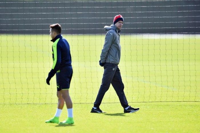 Arsenal's manager Arsene Wenger (R) and striker Alexis Sanchez are seen during a training session on March 6, 2017