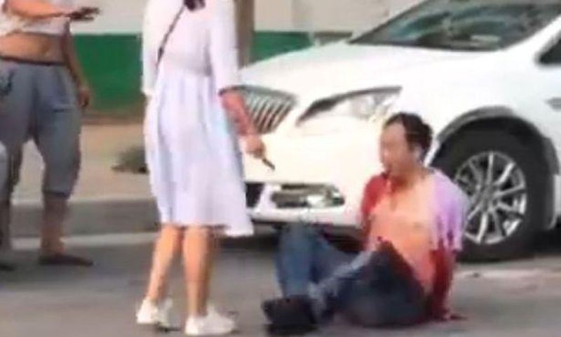 Woman repeatedly stabs husband in public