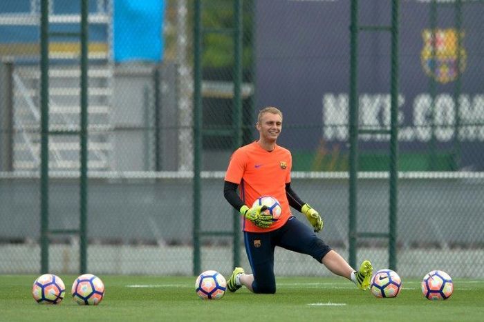 Barcelona's Dutch goalkeeper Jasper Cillessen is expected to be out for three weeks after suffering an ankle ligament injury