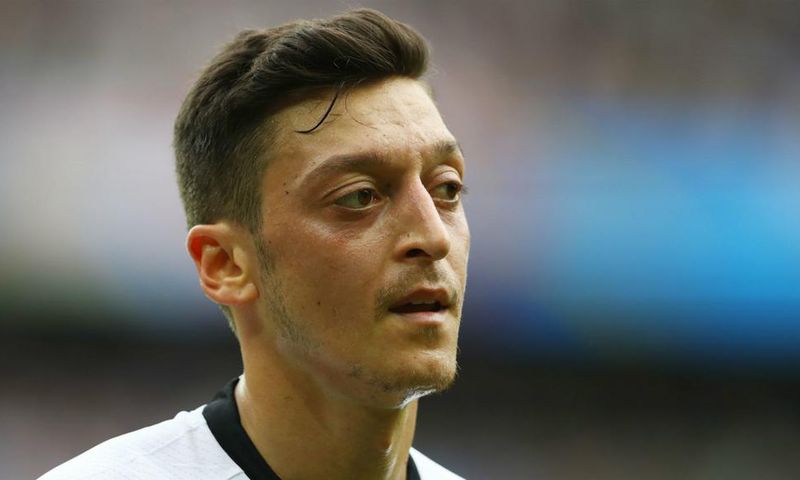 ___5364841___https:______static.pulse.com.gh___webservice___escenic___binary___5364841___2016___8___10___20___mesutozil-cropped_1c0exhxgw029x1nzymp1rad6bx_2