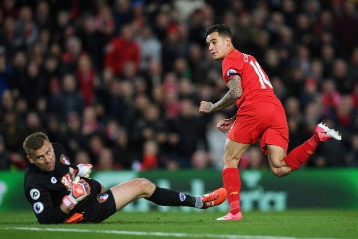Liverpool's midfielder Philippe Coutinho (R) watches hsi shot beat Bournemouth's Polish goalkeeper Artur Boruc during the English Premier League football match between Liverpool and Bournemouth at Anfield in Liverpool, on April 5, 2017