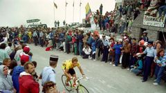 US cyclist Greg LeMond, who now says results of cycling races are in doubt over cheating allegations, rides during the tenth stage of the Tour De France cycling race on July 11, 1989 between Cauterets and Superbagnere