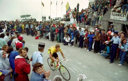 US cyclist Greg LeMond, who now says results of cycling races are in doubt over cheating allegations, rides during the tenth stage of the Tour De France cycling race on July 11, 1989 between Cauterets and Superbagnere