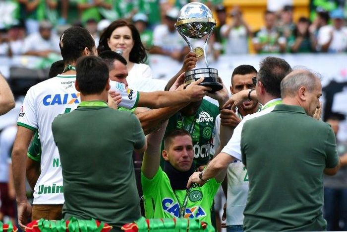 Brazilian Chapecoense goalkeeper Jackson Follmann (C), holds up the Copa Sudamericana trophy before a friendly match against Palmeiras