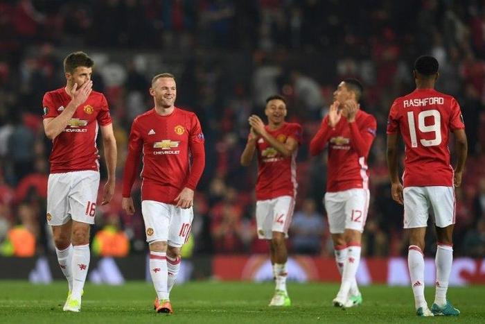 (L-R) Manchester United celebrate winning their UEFA Europa League semi-final, second-leg football match against Celta Vigo at Old Trafford stadium in Manchester, north-west England, on May 11, 2017