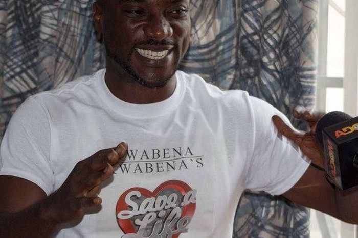 Highlife artiste, Kwabena Kwabena with a smile