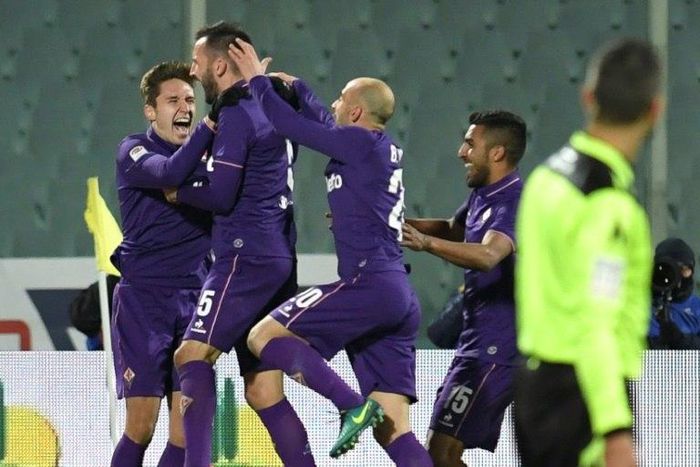 Fiorentina's Italian forward Federico Chiesa (L) celebrates with teammates after scoring during the Italian Serie A football match between Fiorentina and Juventus at Artemio Franchi Stadium in Florence on January 15, 2017