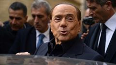 Former Italian prime minister Silvio Berlusconi leaves after voting in a referendum on constitutional reforms in Rome on December 4, 2016
