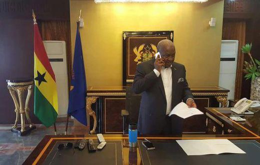 Mahama clears desk for Nana Addo