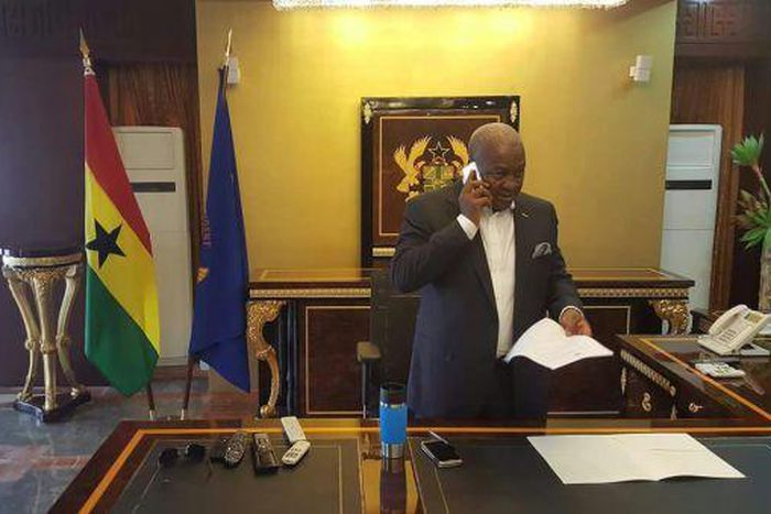 Mahama clears desk for Nana Addo