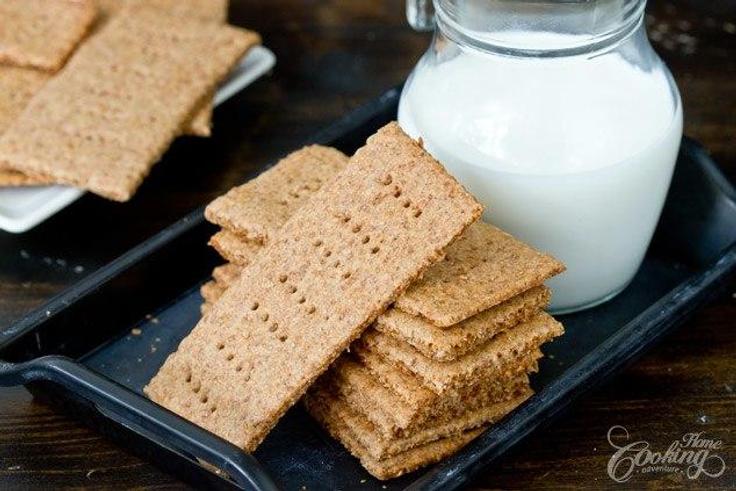 Homemade crackers (homecookingadventure.com)