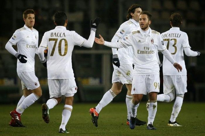 AC Milan players celebrate after scoring a goal during the match against Torino on January 16, 2017 at the Grande Torino Stadium in Turin