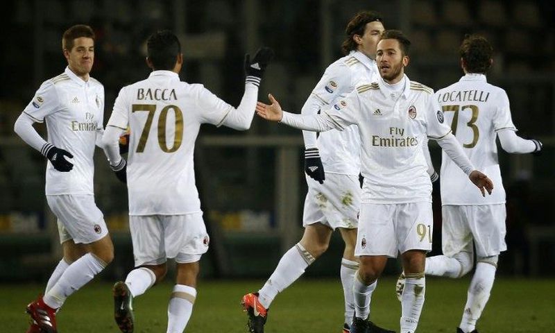 AC Milan players celebrate after scoring a goal during the match against Torino on January 16, 2017 at the Grande Torino Stadium in Turin