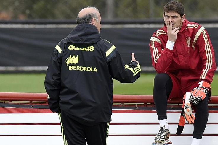 ___5321893___https:______static.pulse.com.gh___webservice___escenic___binary___5321893___2016___7___29___17___vicente-del-bosque-iker-casillas-cropped_1siwiz30np3221r3uth9ybh19u_2