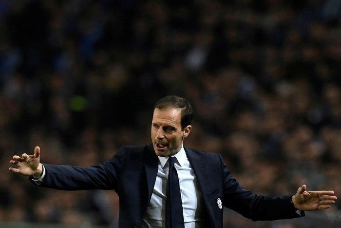 Juventus coach Massimiliano Allegri pictured on the sidelines during his side's Champions League round of 16 first leg match against FC Porto at the Dragao stadium in Porto on February 22, 2017