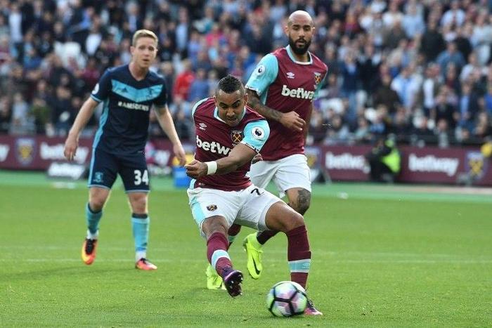 West Ham United's midfielder Dimitri Payet (L) scores against Middlesbrough at The London Stadium, in east London on October 1, 2016