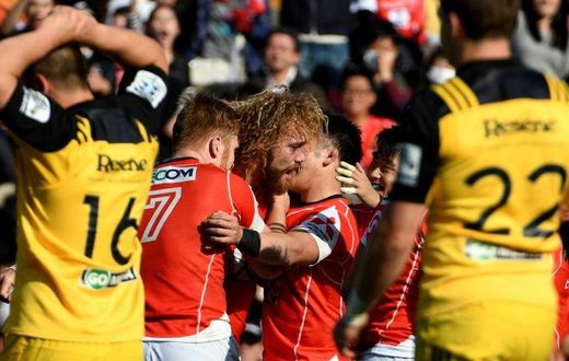 The Wellington Hurricanes swamp Japan's hapless Sunwolves in an embarrassingly lopsided game